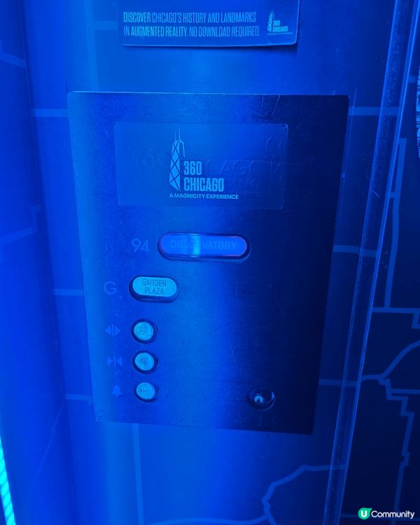 登上芝加哥最高的觀景台之一，360 CHICAGO ，它位於...