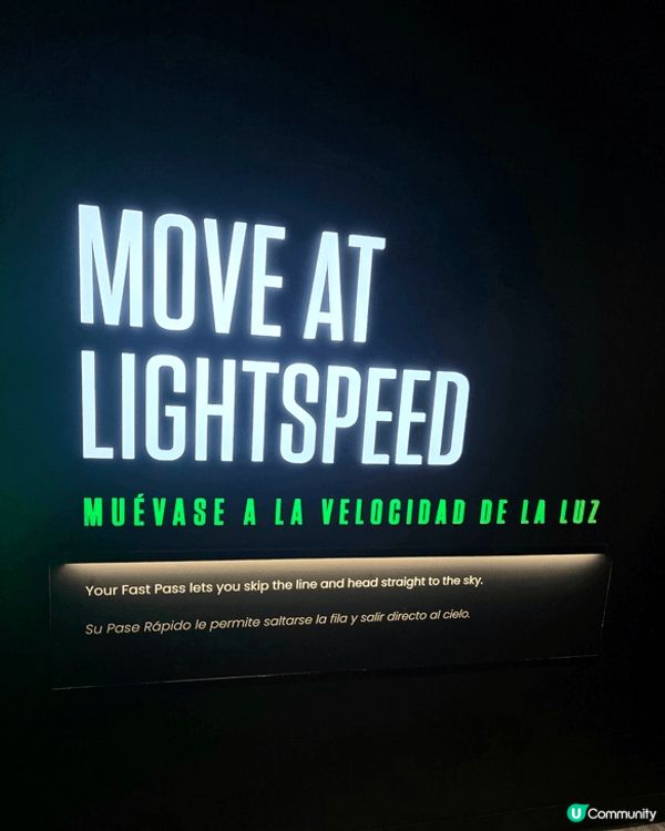 登上芝加哥最高的觀景台之一，360 CHICAGO ，它位於...