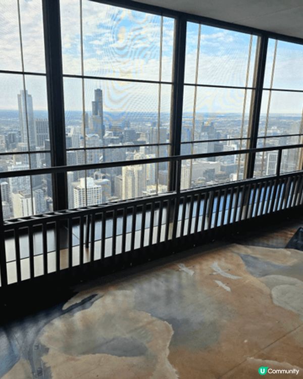 登上芝加哥最高的觀景台之一，360 CHICAGO ，它位於...