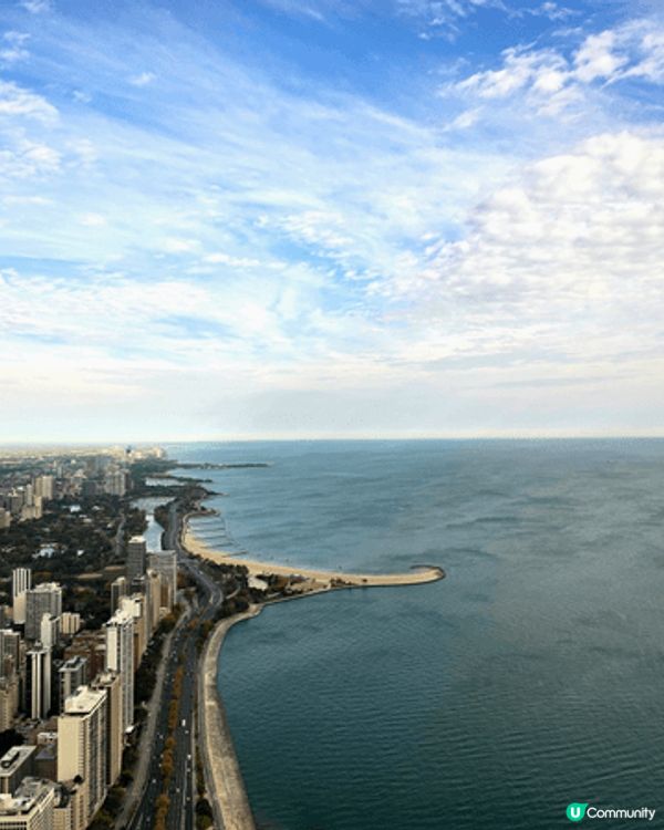 登上芝加哥最高的觀景台之一，360 CHICAGO ，它位於...