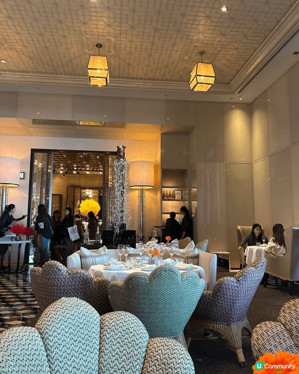 我和朋友去了瑰麗酒店吃下午茶，第一次去那麼高級的酒店，覺得有...