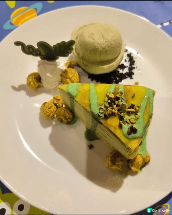 位於旺角山下菓子的餐廳，有著開心果雪糕和開心果蛋糕，是開心果...