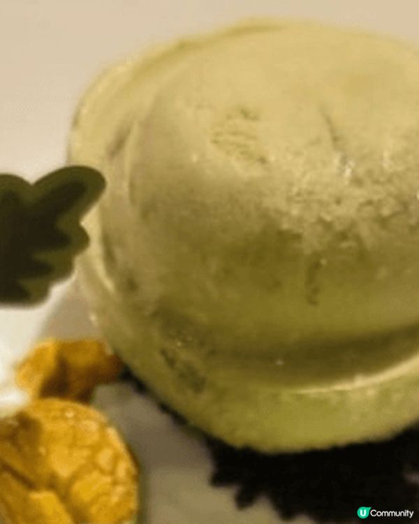 位於旺角山下菓子的餐廳，有著開心果雪糕和開心果蛋糕，是開心果...