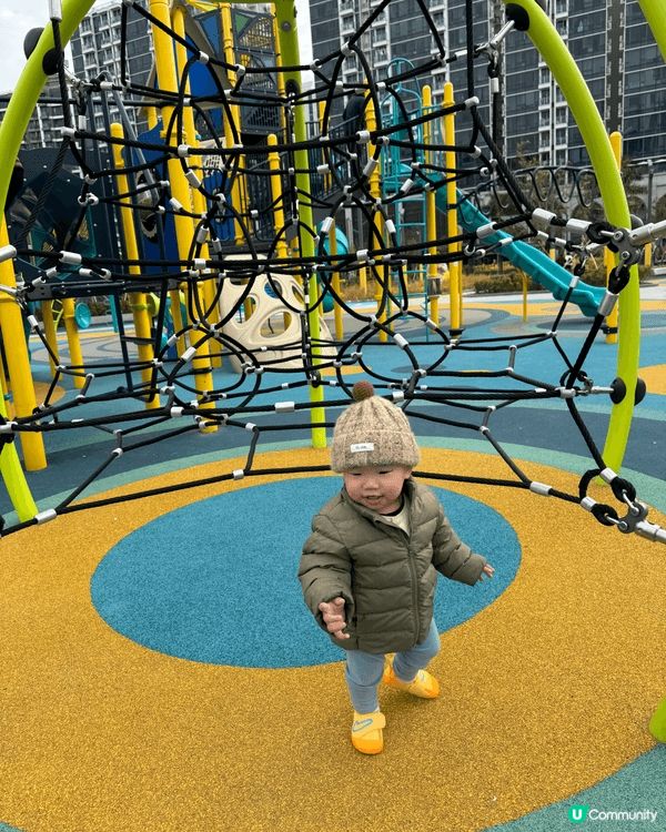 將軍澳南新開既公園無論係1歲定幾多歲既小朋友都好啱玩，又大又...