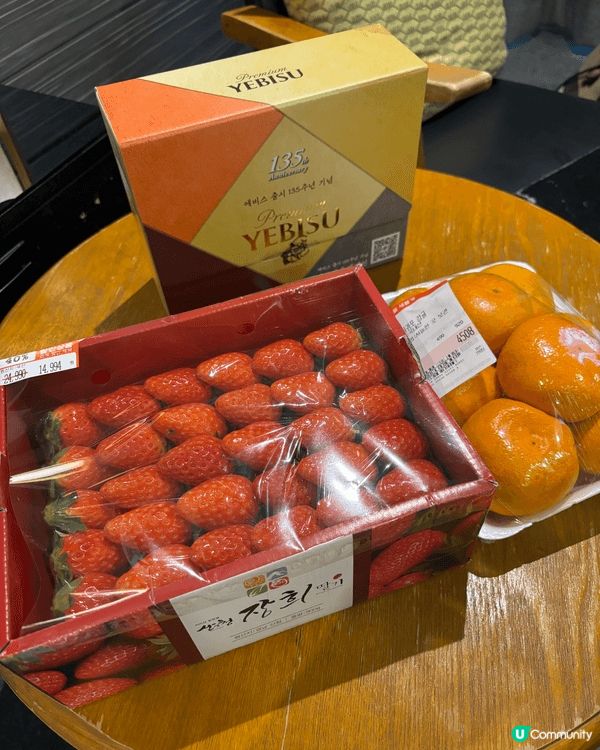 來自momo.j 餐廳的草莓煎餅佐香草冰淇淋。 