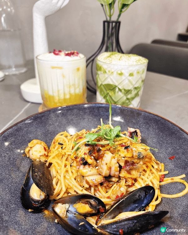 去維園行年宵前，食晚餐先，同朋友食銅鑼灣cafe🌟