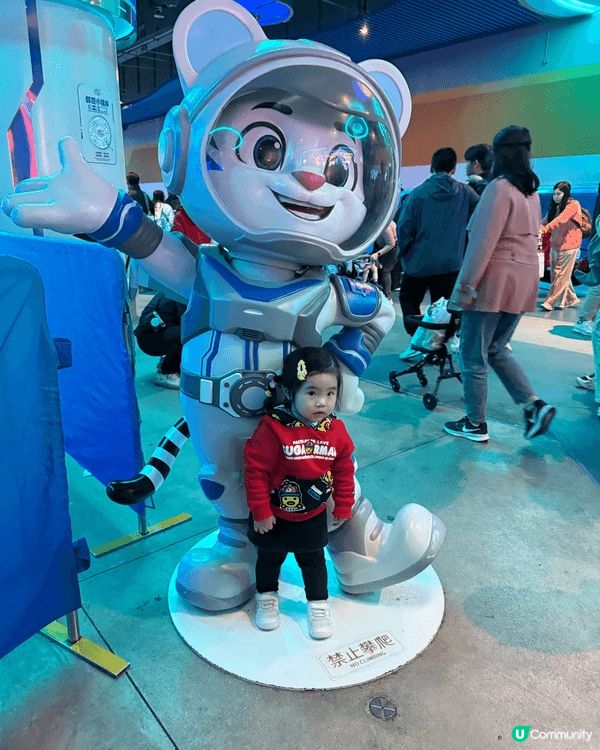 珠海橫琴飛船樂園，好大玩唔晒，但小朋友細就無乜遊戲可以玩，有...