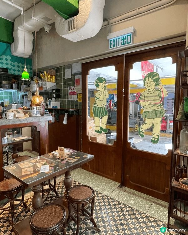 舖頭以70年代懷舊香港為主題，迷上復古港式懷舊，扇貝形綠色燈...