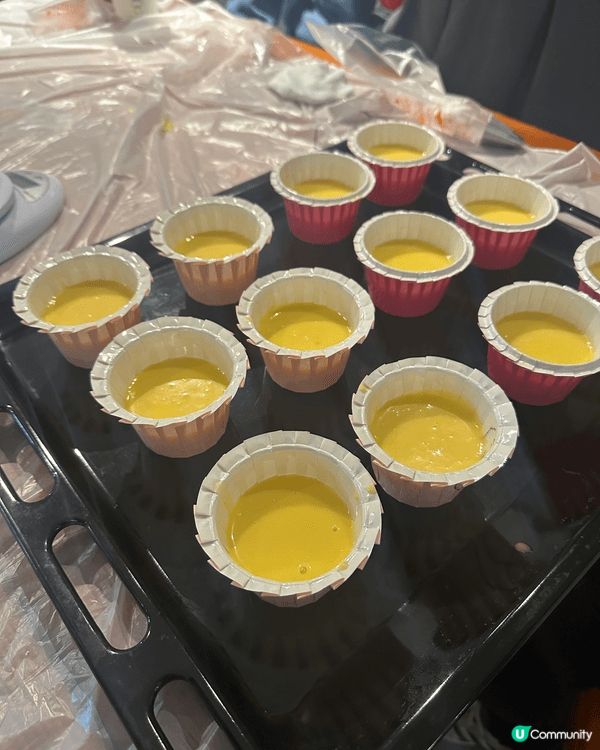 自己做的cupcakes，唧cream和裝飾的部份超級用心～...