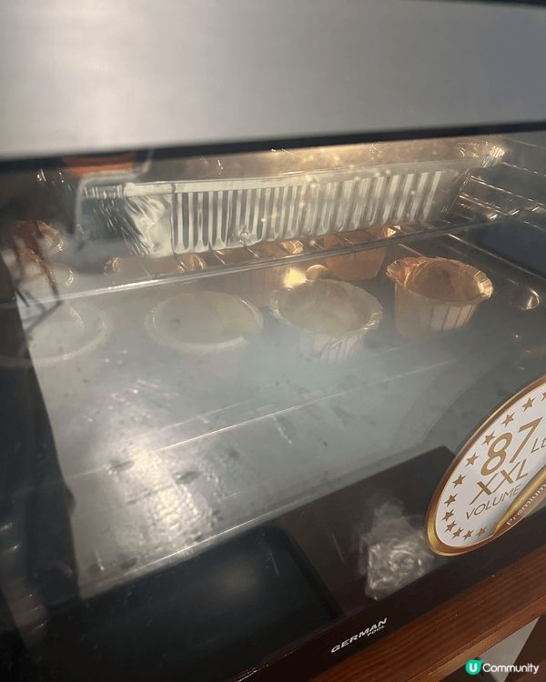 自己做的cupcakes，唧cream和裝飾的部份超級用心～...