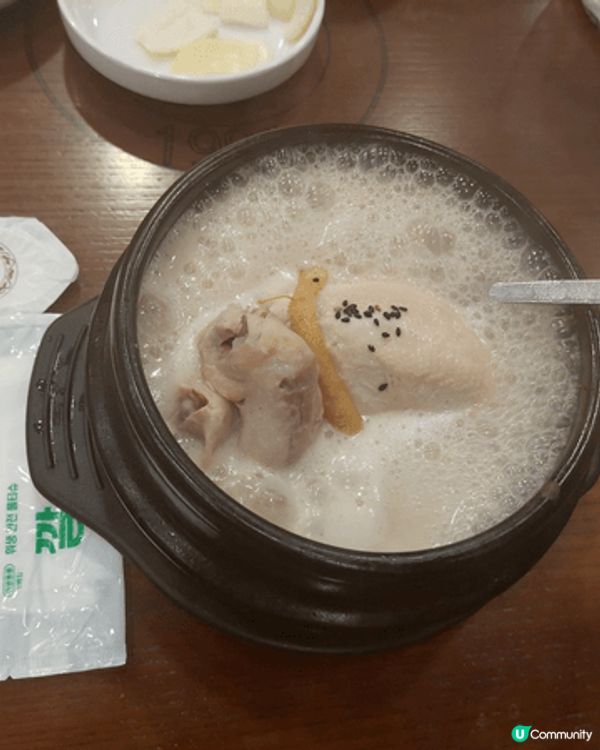 在首爾寒冷的冬日下，掃街吃遍邪惡的香炸辣椒及炸雞，再享用一碗...