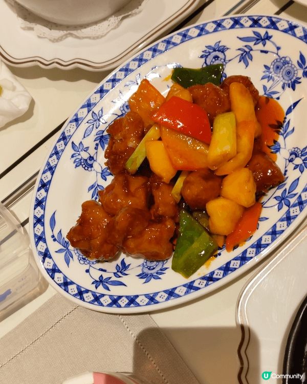 最近我去咗瑰麗冰室 (Holt's Café) 用餐，真係一...