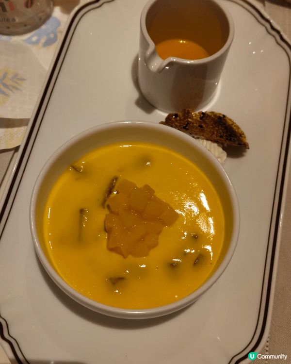 最近我去咗瑰麗冰室 (Holt's Café) 用餐，真係一...