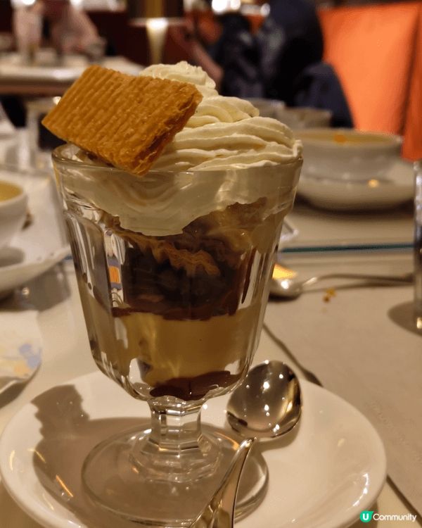 最近我去咗瑰麗冰室 (Holt's Café) 用餐，真係一...