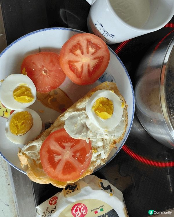 雲吞伊麵，中環荷李活道碩果僅存的路邊大排檔。