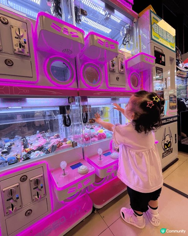 深圳觀瀾湖硬石酒店，酒店內有電子琴、打鼓、夾公仔等設施，小朋...