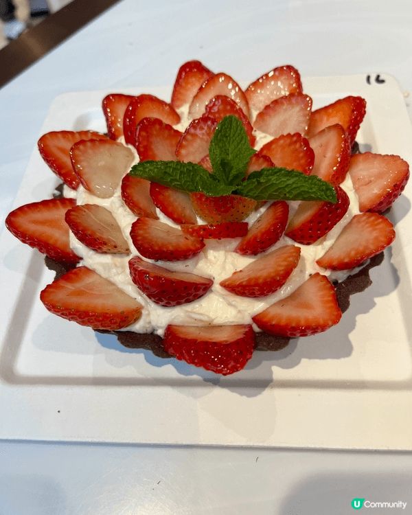 日前朋友生日，一齊去整個獨一無二又至愛嘅士多啤梨蛋糕🎂🍓，記...