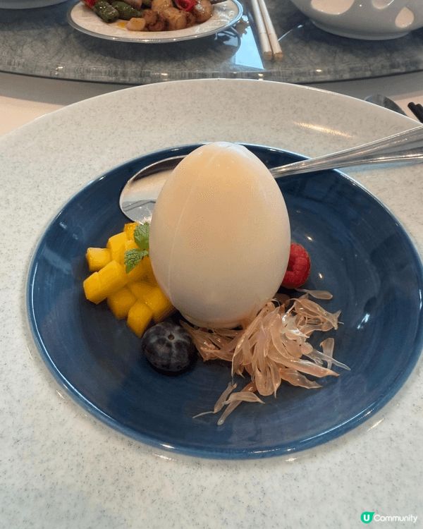 呢款甜品係一間酒店的中菜館試到的，呢款甜品叫爆漿甘露，其實佢...