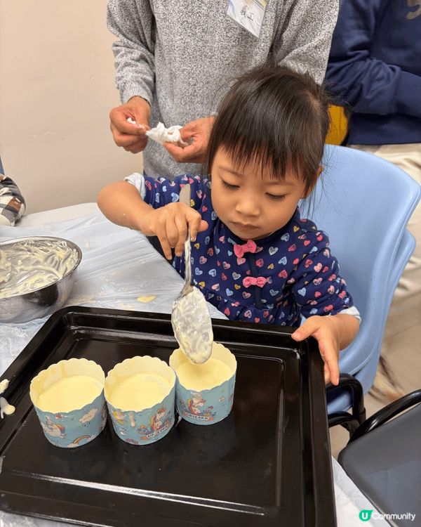 之前曾經同小朋友一齊參加過親子烹飪班，有整個蛋糕，千層卷，曲...