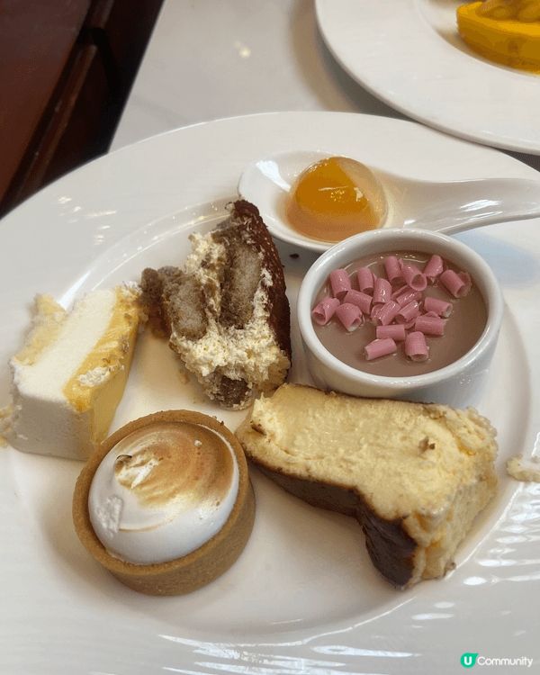最近同朋友去咗港麗酒店 Garden Café 食自助午餐，...