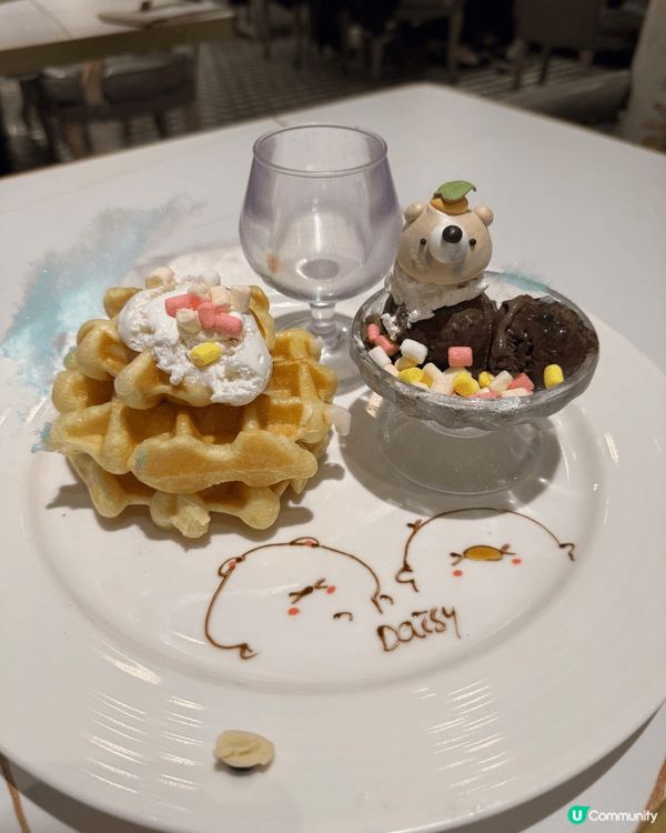 這些甜品是在高雄Daisy Villa餐廳拍的，全部造型都十...