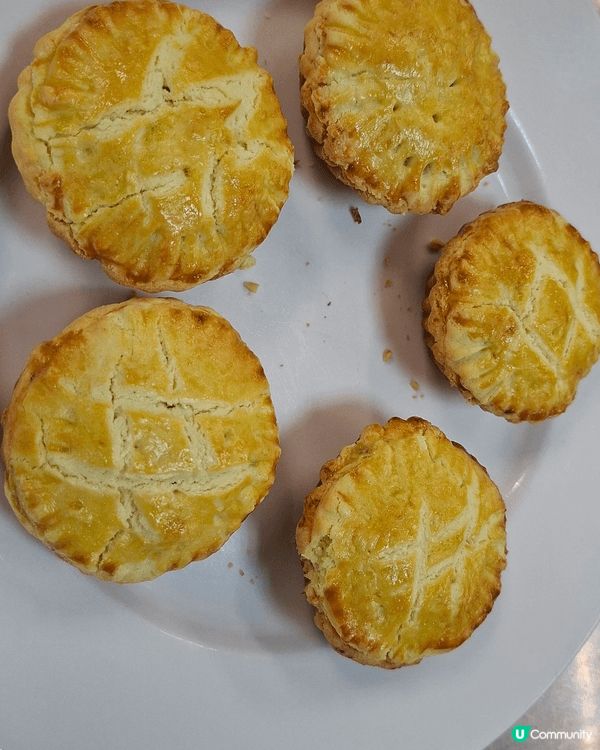 雞批是一種美味的烘焙食品，由酥皮包裹住嫩滑的雞肉餡料，並加入...