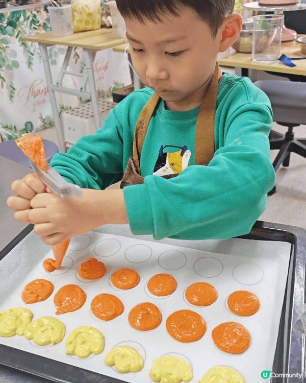 呀仔好鍾意整甜品，圖中係2月頭時參加既新年馬卡龍班，整左大吉...