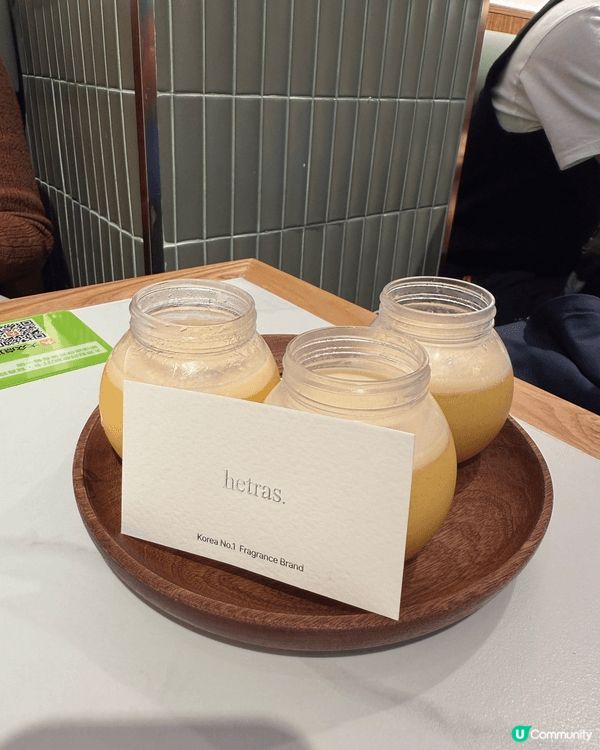 第一張圖係榴槤水晶，有榴槤嘅果肉，亦有椰子水晶珠，甜而不膩。...