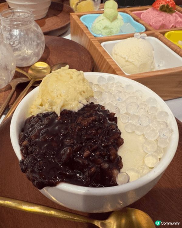 第一張圖係榴槤水晶，有榴槤嘅果肉，亦有椰子水晶珠，甜而不膩。...