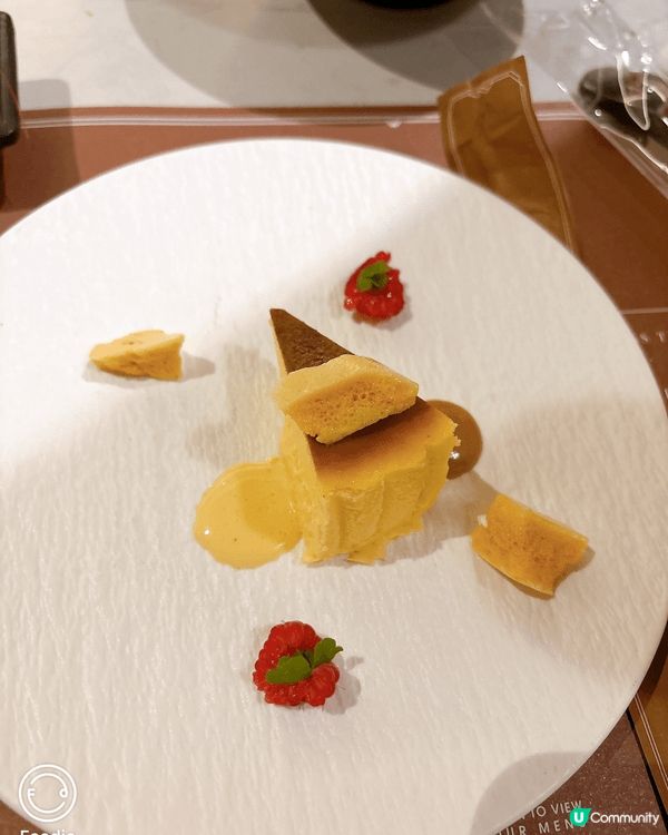 這些甜品係來自 Copper Beyond Buffet ，...