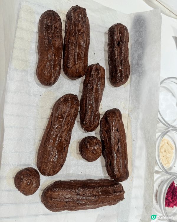 這個是朱古力泡芙，是和朋友一起去製作，原來整甜品好好玩，自己...