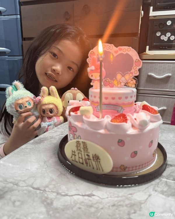 小朋友今年生日的2個生日蛋糕。分別在東海堂和美心購買。另外2...