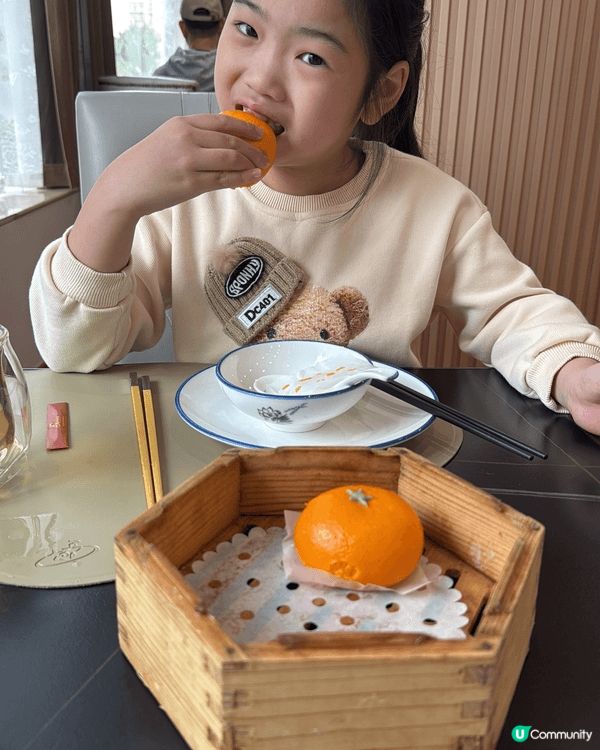 小朋友今年生日的2個生日蛋糕。分別在東海堂和美心購買。另外2...