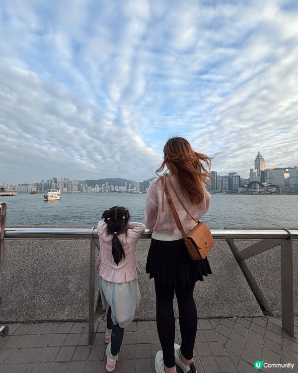 香港維港旁景色真的好美，一齊同鐘樓影有趣打卡相🤣