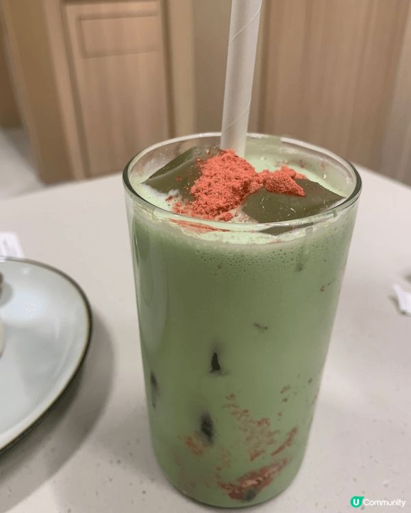 過去的週末，我和朋友去了一間位於西營盤的以抹茶為主角的咖啡廳...
