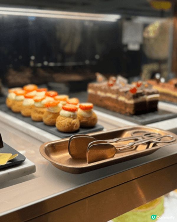 Café 103 位於香港麗思卡爾頓酒店 103 樓，晚餐自...