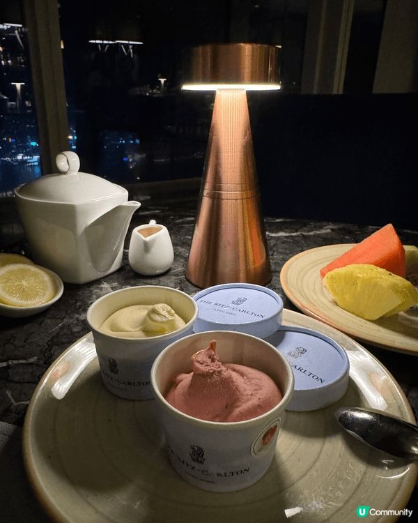Café 103 位於香港麗思卡爾頓酒店 103 樓，晚餐自...