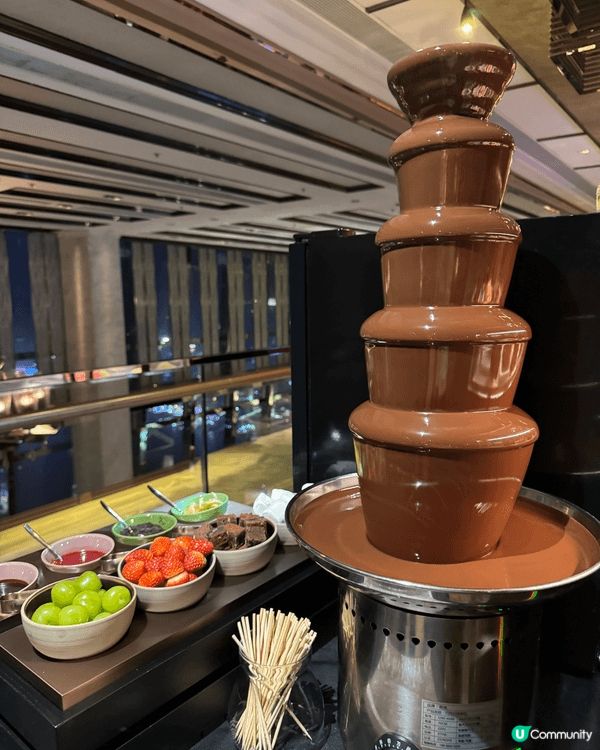 Café 103 位於香港麗思卡爾頓酒店 103 樓，晚餐自...