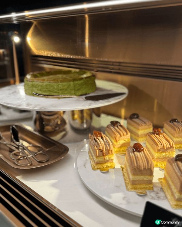 Café 103 位於香港麗思卡爾頓酒店 103 樓，晚餐自...