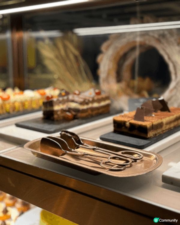 Café 103 位於香港麗思卡爾頓酒店 103 樓，晚餐自...