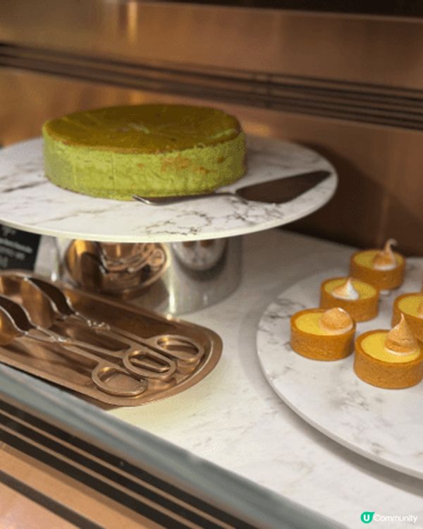 Café 103 位於香港麗思卡爾頓酒店 103 樓，晚餐自...