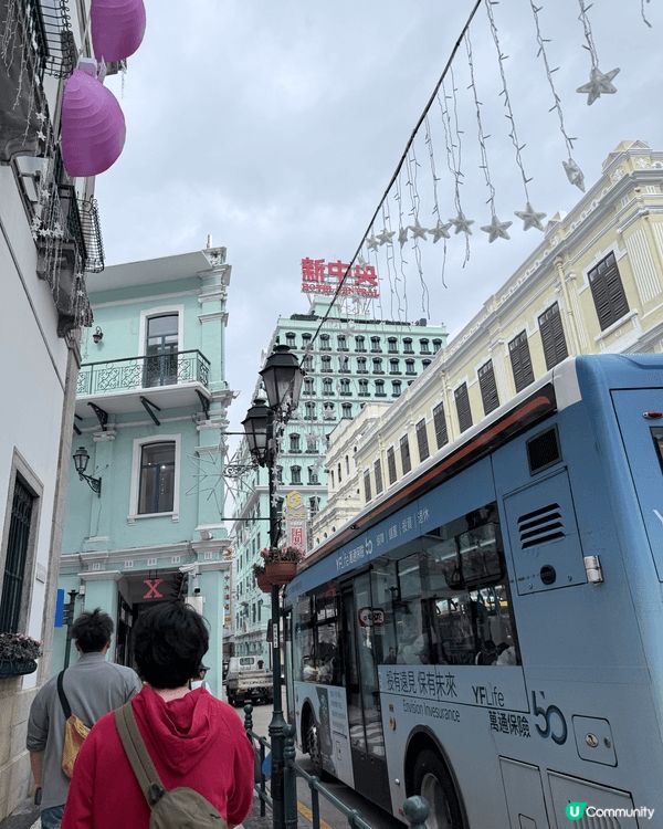 點了招牌的雲吞湯麵、牛腩湯麵和魚片湯麵。三碗麵都煮得非常出色...