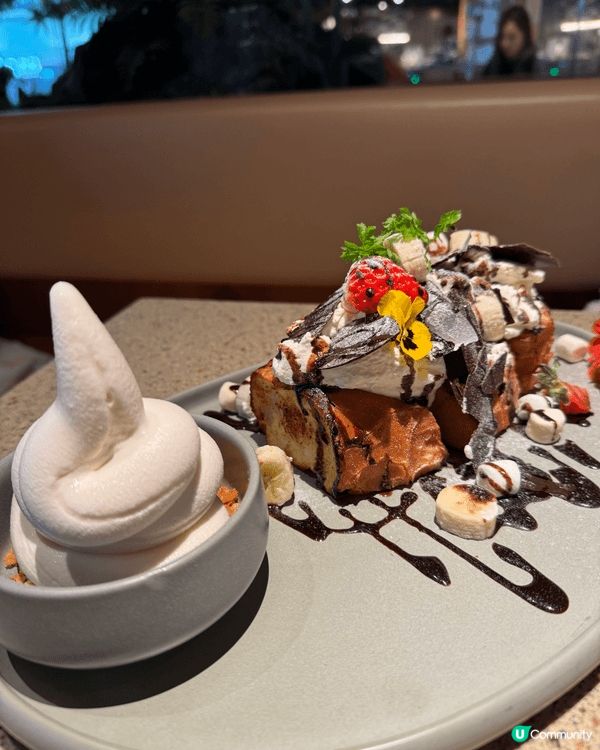 位置荃灣廣場3樓 橫樑充滿日式感覺的一間Cafe. 路過比餐...