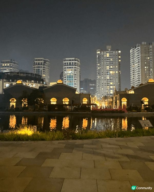 上海新天地，同我十幾年前讀大學時黎果陣唔同曬，對我黎講完全係...