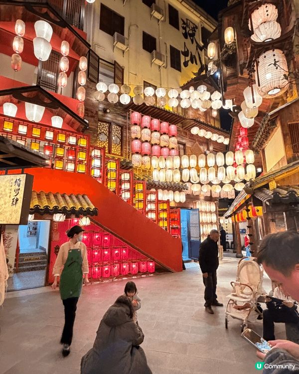 在宮廷環境下打邊爐。等候位置時也可以考慮穿上古裝拍照。