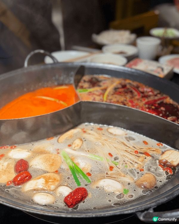 在宮廷環境下打邊爐。等候位置時也可以考慮穿上古裝拍照。