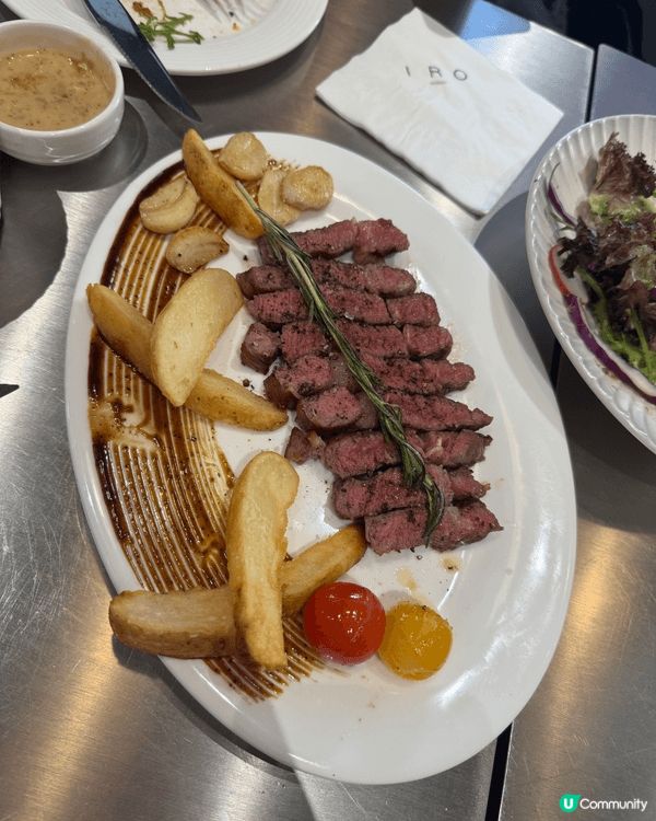 呢間位於深圳金光華廣場嘅cafe，入邊有唔同西餐同甜品食，今...