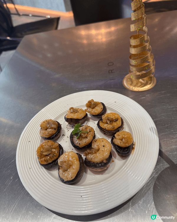 呢間位於深圳金光華廣場嘅cafe，入邊有唔同西餐同甜品食，今...