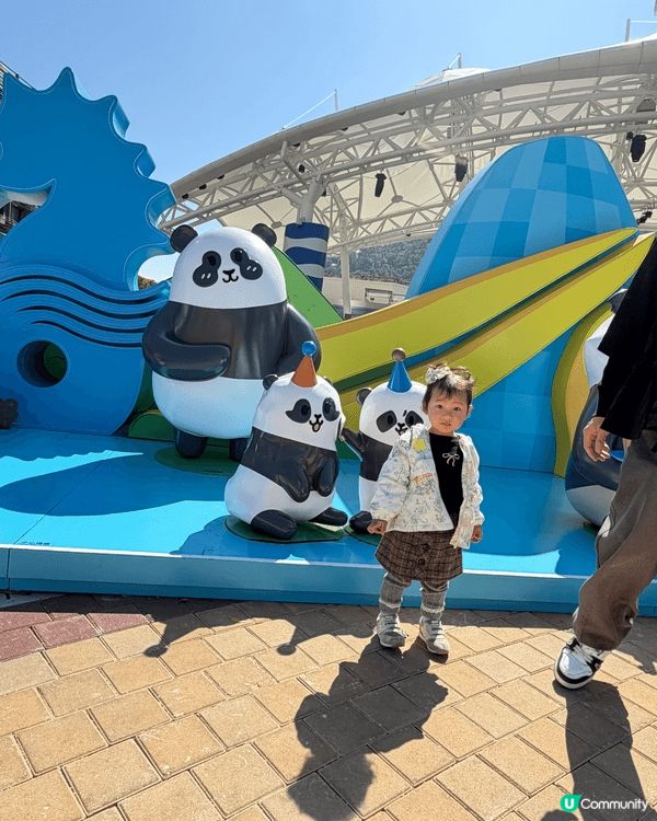 放假的時候，daddy mami帶左我去海洋公園🎡 第一站就...