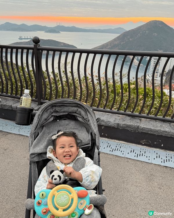 放假的時候，daddy mami帶左我去海洋公園🎡 第一站就...